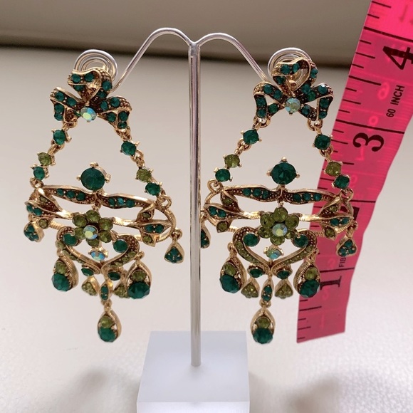 🆕🔥SWAROVSKI XL Green Shiny Crystal Earrings - Picture 3 of 4